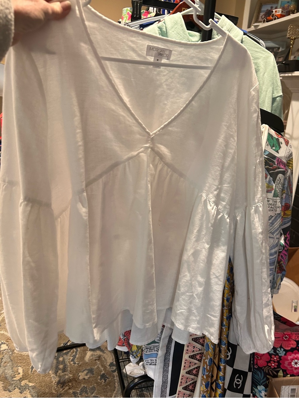 Morgan Taylor White V-Neck Flowing Tunic Top, LIKE NEW